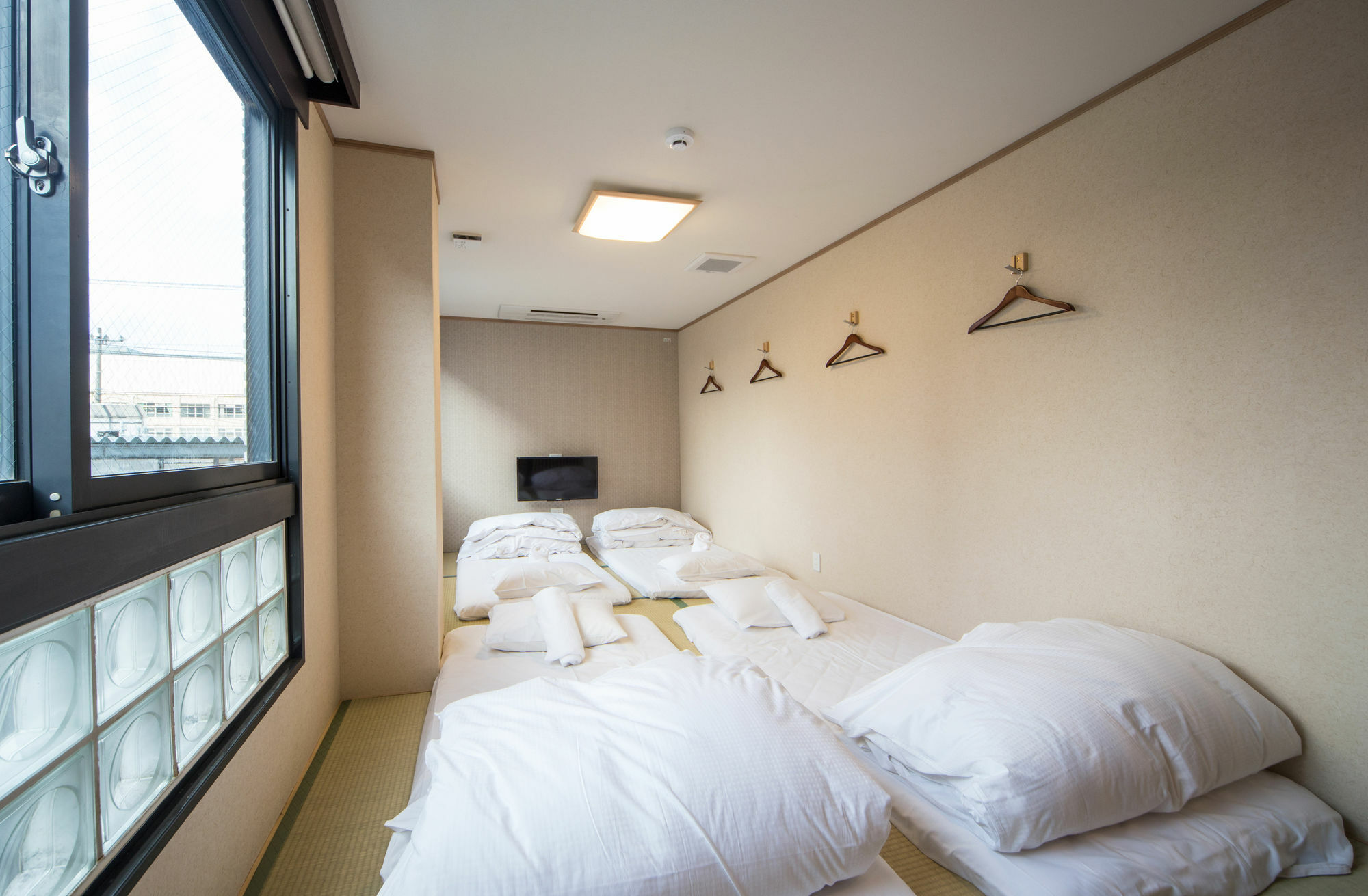 Mosaic Hostel Kyoto Bagian luar foto
